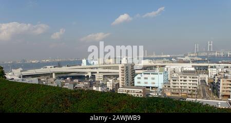 Il Terminal passeggeri Internazionale di Yokohama, il ponte arcobaleno e l'area circostante, Giappone Foto Stock