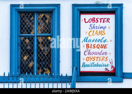 Seafood Restaurant Sign - Pubblicità Aragosta Shrimp Vongole Cozze Bisque Chowder Oysters Bouillabaisse Foto Stock