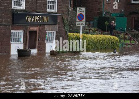 Strade inondate in Appleby-in-Westmorland, Cumbria, come Storm Ciara colpisce il Regno Unito. Foto Stock