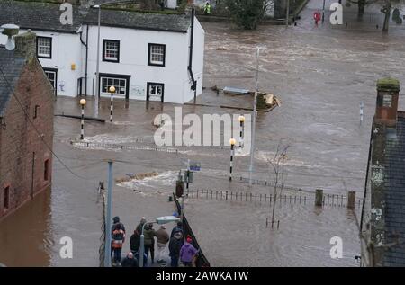 Strade inondate in Appleby-in-Westmorland, Cumbria, come Storm Ciara colpisce il Regno Unito. Foto Stock