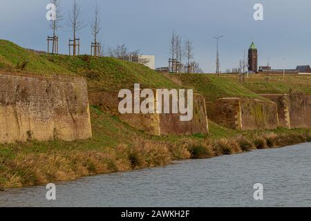 Il parco Lage Fronten (fronte basso) di Maastricht è un'area di fortificazione del 18th secolo con resti delle opere di difesa recentemente restaurate Foto Stock