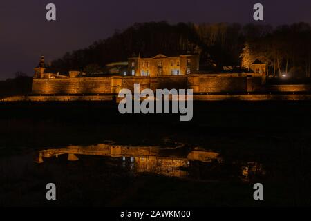 Immagine dall'esterno delle mura del castello medievale di Neercanne, al confine tra Paesi Bassi e Belgio Foto Stock