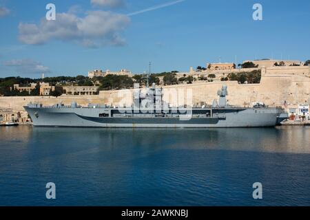 La nave da guerra US Navy USS Mount Whitney nel Grand Harbour di Malta Foto Stock