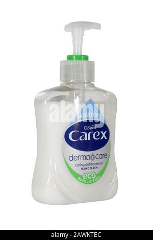 Una pompa azione bottiglia di Cussons Carex Antibatterico Mano Wash - eco ricarica derma cura idratante isolato su uno sfondo bianco Foto Stock