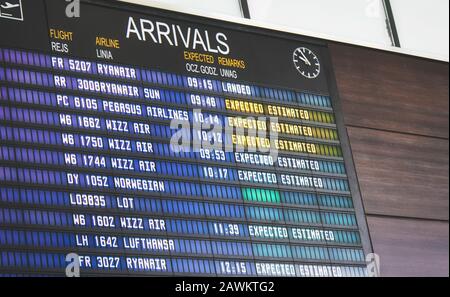 Gdansk / Polonia - 31 luglio 2019: Imbarco degli arrivi all'aeroporto di Gdansk Foto Stock