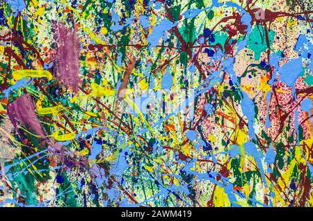 Pittura acrilica disegnata a mano. Sfondo dell'arte astratta. Spruzzi di acrilico su tela. Texture colore. Frammento di un'opera d'arte Sbavature di vernice. Foto Stock