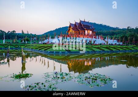 Padiglione reale al Royal Park Rajapruek nella provincia di Chiang mai, Thailandia Foto Stock