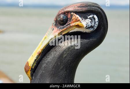 Una scultura cormorante in metallo sul lungomare di Morecambe nel Lancashire Inghilterra UK GB Foto Stock