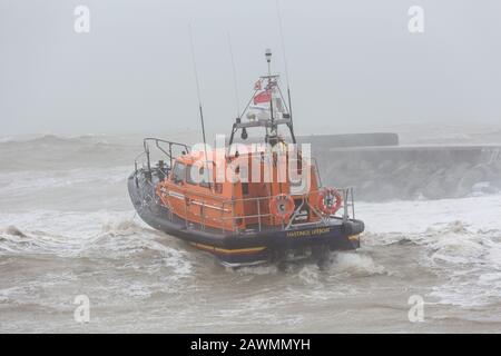 Hastings Lifeboat In Winter Storm Ciara Foto Stock