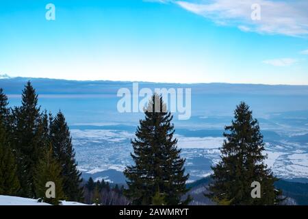 Inverno in Cindrel montagne, Romania, picco Magura, 1304m Foto Stock