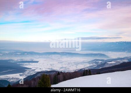 Inverno in Cindrel montagne, Romania, picco Magura, 1304m Foto Stock