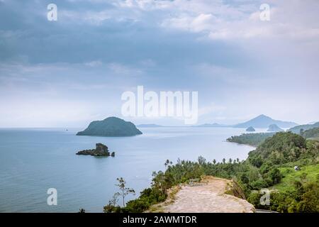 Krom Luang Chumphon Thailandia gennaio 2020, un tempio in onore del principe tailandese a Chai Ree spiaggia Foto Stock