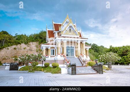 Krom Luang Chumphon Thailandia gennaio 2020, un tempio in onore del principe tailandese a Chai Ree spiaggia Foto Stock