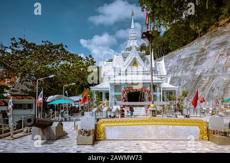 Krom Luang Chumphon Thailandia gennaio 2020, un tempio in onore del principe tailandese a Chai Ree spiaggia Foto Stock