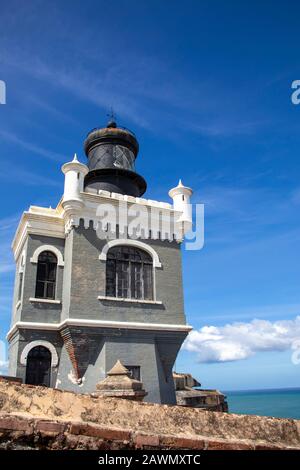 Faro Di Faro All'Interno Del Castillo San Filipe Del Morro Nella Vecchia San Juan, Porto Rico. Foto Stock