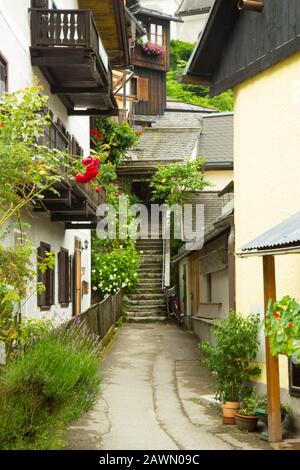 Hallstadt, luglio 2nd 2017: Vecchie case del famoso villaggio alpino Hallstadt, Austria Foto Stock