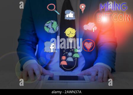 Testo Di Scrittura A Mano Mining Bitcoin. Elaborazione fotografica concettuale delle transazioni nel sistema valutario digitale Foto Stock