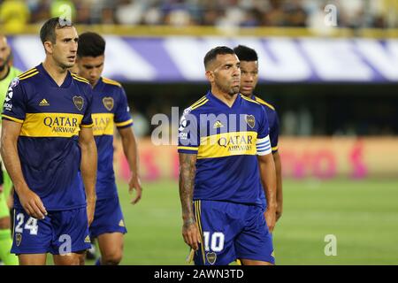 Buenos Aires, Argentina - 08 febbraio 2020: Carlos Tevez lasciando l'arena nella prima metà contro l'Atletico de Tucuman nello stadio di Bombonera in Foto Stock