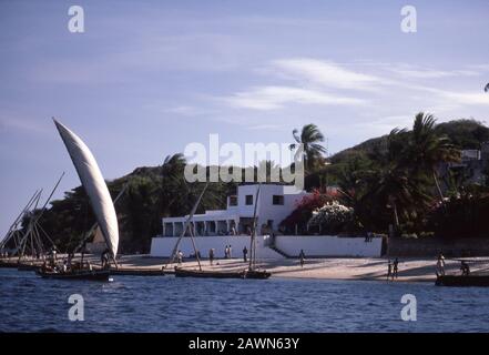 Peponi Hotel sulla spiaggia, vicino alla città vecchia di Lamu, isola al largo della costa dell'Oceano Indiano del Kenya. Foto Stock