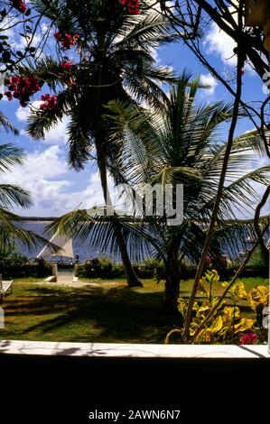 Peponi Hotel sulla spiaggia, vicino alla città vecchia di Lamu, isola al largo della costa dell'Oceano Indiano del Kenya. Foto Stock