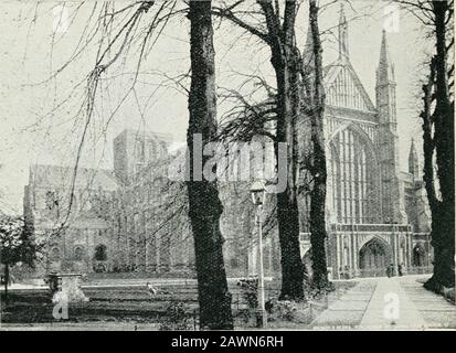 Breve guida a Londra . S CATTEDRALE, LOUD >N, Util FHUMT. TRURO CATTEDRALE (St. Marys. Si trova a 500 miglia da Londra. Costruito dal design di J. L. Pearson, Esq., R.A. È estremamente interessante; tutta la parte anteriore è costruita di granito Carnsea, mentre l'interno è di granito, Doulting e Ha -tono Contiene teredos, statuette &lt, t grande bellezza, e splendidi esemplari di vetro colorato, &c. I turisti che visitano questa città non dovrebbero dimenticare di andare a TheLizard (25 miglia da Truro), e Lands End (38 miglia da Truro), due dei luoghi più maestosi del Regno. 31 Foto Stock