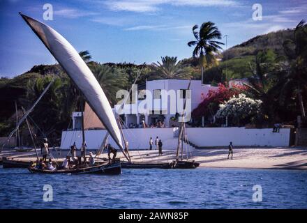 Peponi Hotel sulla spiaggia, vicino alla città vecchia di Lamu, isola al largo della costa dell'Oceano Indiano del Kenya. Foto Stock