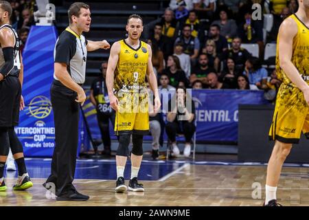 Tenerife, Italia. 09th Feb, 2020. Marcelinho huertas (iberostar tenerife) durante la partita durante la finale - Segafredo Virtus Bologna vs Iberostar Tenerife, FIBA Intercontinental Cup a Tenerife, Italia, 09 Febbraio 2020 Credit: Agenzia fotografica indipendente/Alamy Live News Foto Stock