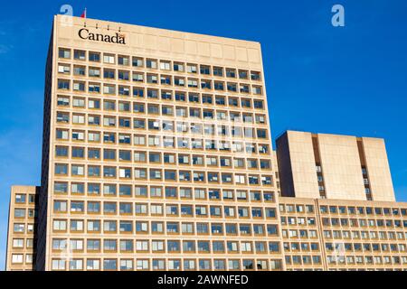 Il Principale edificio generale George R Pearkes di Ottawa è la componente più importante della sede centrale nazionale della difesa del Canada (NDHQ). Foto Stock