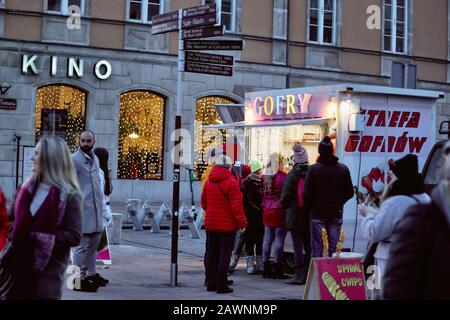 Cabina per waffle, sulla via Krakowskie Przedmiescie nella città vecchia di Varsavia, Polonia Foto Stock