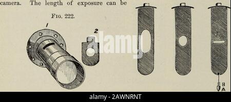 Il quarto secolo di Wilson nella fotografia : una raccolta di suggerimenti sulla fotografia pratica che forma un testo-libro completo dell'arte . il tempo di esposizione dei margini di un obiettivo è quasi troppo breve da contare a tutti. Come conseguenza dell'introduzione di piatti altamente sensibili otturatori istantanei vengono sempre più intouse, queste indicazioni sono di interesse speciale per gli uomini pratici H. W. Vogel. Le lenti, come quelle utilizzate per i lavori istantanei di paesaggio, sono quasi tutte dotate di diaframmi, che scorrono nel corpo del tubo tra le due lenti. Credo che il thissystem sia kn Foto Stock