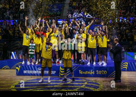 Tenerife, Italia, 09 Feb 2020, l'iberostar tenerife conquista la coppa intercontinentale fiba tenerife 2020 durante la finale - Segafredo Virtus Bologna vs Iberostar Tenerife - FIBA Intercontinental Cup - credito: LPS/Davide di Lalla/Alamy Live News Foto Stock