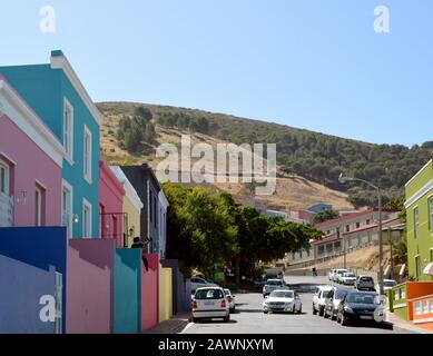 Gli edifici Colorati e le case nel quartiere di Bo-Kaap, Città del Capo, Sud Africa. Foto Stock