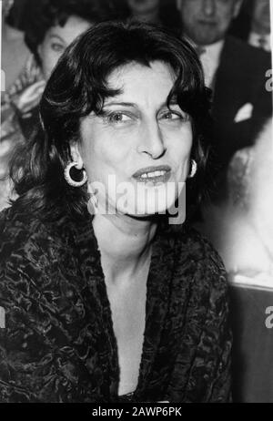 1956 , aprile, ITALIA : l'attrice italiana ANNA MAGNANI ( 1908 - 1973 ) poche volte dopo L'OSCAR per il film THE ROSE TATTOO ( la rosa TAT Foto Stock