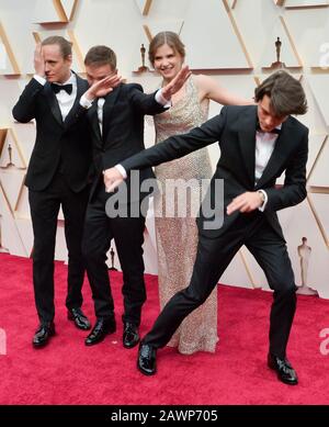 Los Angeles, Stati Uniti. 09th Feb, 2020. (L-R) Bartosz Bielenia, Tomasz Zietek, Jan Komasa ed Eliza Rycembel arrivano per la 92nd edizione annuale dell'Academy Awards al Dolby Theatre nella sezione di Hollywood di Los Angeles domenica 9 febbraio 2020. Foto di Jim Ruymen/UPI Credit: UPI/Alamy Live News Foto Stock