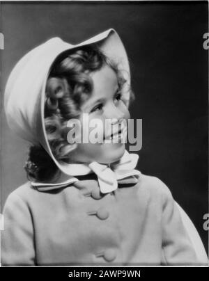 1936 ca , USA : L'attrice per bambini SHIRLEY TEMPLE ( 1928 - 2014 ) , pubblica ancora - FILM - CINEMA - ritratto - ritratto - boccoli - riccio Foto Stock