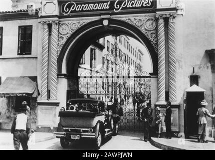 1951 , USA : l'attrice cinematografica GLORIA SWANSON ( Chicago 1898 - New York 1983 ) come norma Desmond in SUNSET BOULEVARD ( Viale del Tramonto ) di Billy Wi Foto Stock