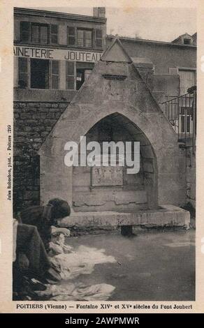 Fontaine-du-pont-joubert-carte-postale-de-Jules-Robuchon. Foto Stock