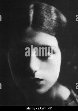 1923 ca , ROMA , ITALIA : l'attrice italiana ANNA MAGNANI ( 1908 - 1973 ) quando era una giovane attrice teatrale - CINEMA - FILM - RITRATTO - RITR Foto Stock