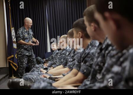 FORCM Caldwell parla al Naval base Point Loma. (8243542749). Foto Stock