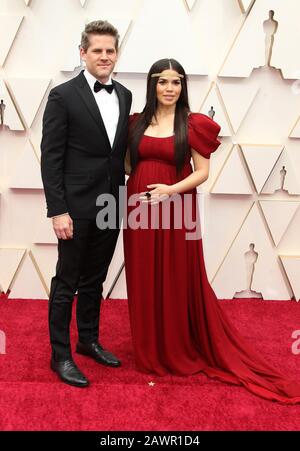 09 Febbraio 2020 - Hollywood, California - America Ferrera, Ryan Piers Williams. 92nd Premi annuali dell'Accademia presentati dall'Accademia delle arti e delle scienze delle immagini di movimento tenutasi presso l'Hollywood & Highland Center. Credito:Admedia/MediaPunch Foto Stock