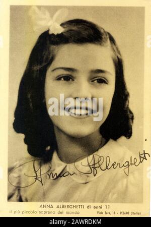 1947 : L'attrice e cantante italiana ANNA MARIA ALBERGHETTI (Pesaro, 15 maggio 1936) , vincitrice di un Tony Aword 1961 per il Broadway Mus Foto Stock