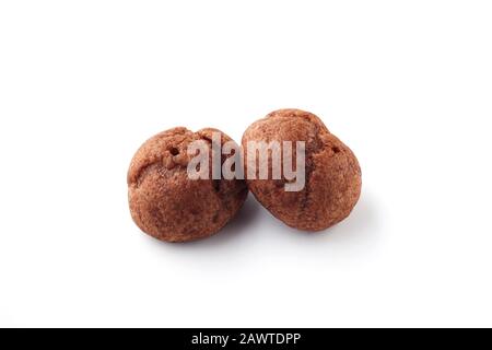 crema di cioccolato puffs closeup isolato su sfondo bianco Foto Stock