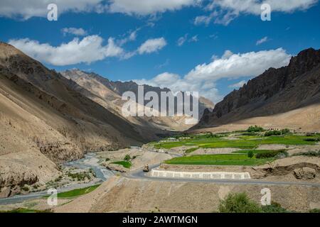 Srinagar Highway, Fotula Pass, Ladakh, India. Fotu la è uno dei due passi di alta montagna tra Leh e Kargil Foto Stock