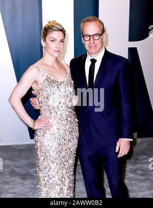 Beverly Hills, Stati Uniti. 09th Feb, 2020. Beverly HILLS, CALIFORNIA - 9 FEBBRAIO: Bob Odenkirk, Rhea Seehorn partecipa alla festa Oscar della Vanity Fair 2020 presso il Wallis Annenberg Center for the Performing Arts il 9 febbraio 2020 a Beverly Hills, California. Foto: Crash/Imagespace Credit: Imagespace/Alamy Live News Foto Stock