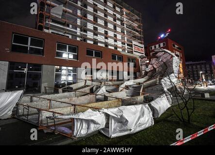 Friburgo, Germania. 10th Feb, 2020. Un ponteggio è stato rovesciato a causa di raffiche di uragano della tempesta 'Sabina'. Ha causato molti danni in Germania. Credito: Patrick Seeger/Dpa/Alamy Live News Foto Stock