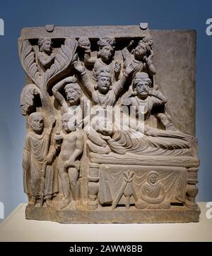 Quattro Scene dalla vita del Buddha - Parinirvana - dinastia Kushan, da fine 2nd a inizio 3rd secolo DC, Gandhara, schist Foto Stock