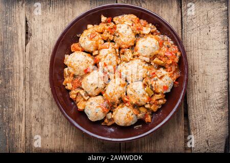 Cotolette di vapore da pollo con topinambur di Gerusalemme. Polpette di pollo Al Vapore Foto Stock