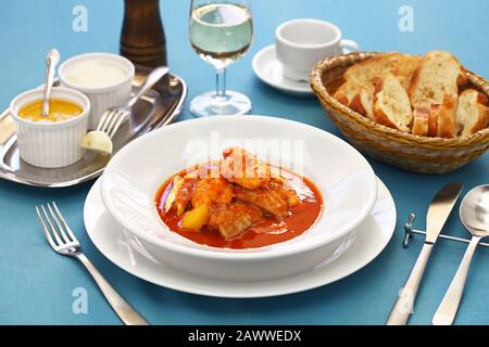 bouillabaisse, soupe de poisson, zuppa francese di pesce di marsiglia Foto Stock