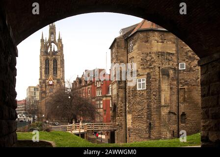 Il cancello nero e St Nicholas Cathedral, Newcastle upon Tyne, Regno Unito Foto Stock