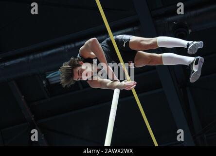 Mondo Duplantis aka Armand Duplantis (SWE) stabilisce un record mondiale di 20-2 3/4 (6,17m) nel suo secondo tentativo nella Orlen Copernicus Cup in un World Athletics Indoor Tour meeting, sabato, 8 febbraio 2020, a Torun, Polonia. Duplantis ha eclissato il precedente record di 20-2 1/2 (6.16m), stabilito da Renaud Lavellenie (fra) nel 2014. (Foto di IOS/ESPA-Images) Foto Stock